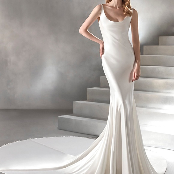 Ribelia Pronovias Bridal Gown - Picture 1 of 7